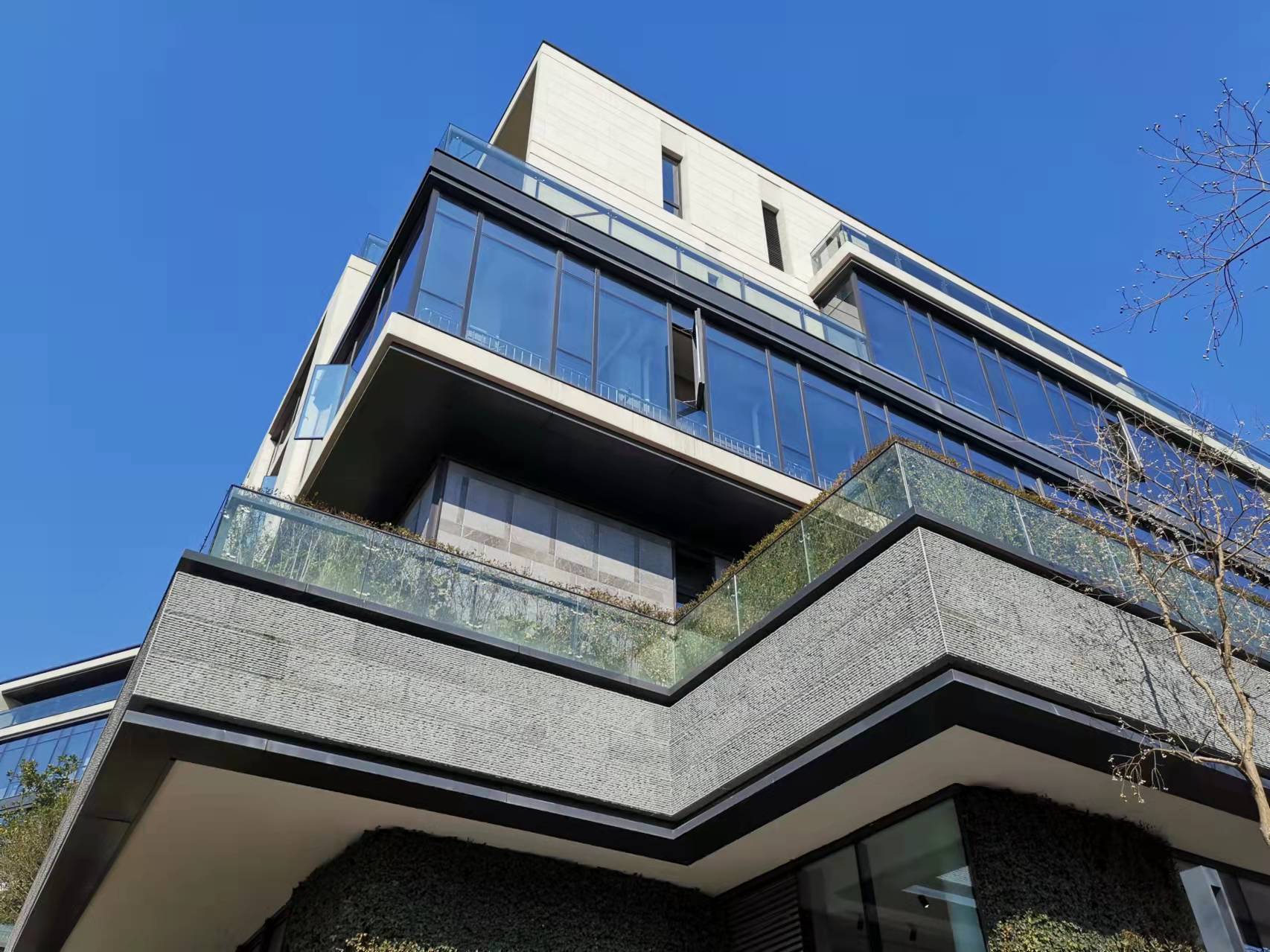 Strong system refined steel curtain wall profile has obvious ornamental and economic effects(图3)